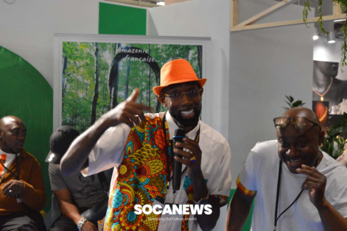 DSC 0183 Foire de Paris, Pte de Versailles - singer on Guyanese Tsm Cttee stall, 1 May 2023