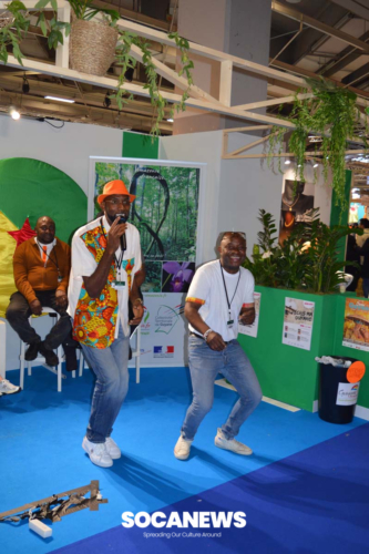 DSC 0187 Foire de Paris, Pte de Versailles - singers on Guyanese Tsm Cttee stall, 1 May 2023
