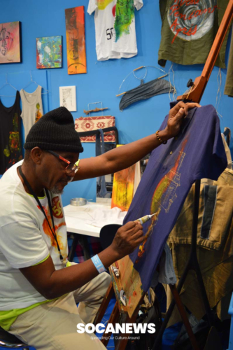 DSC 0198 Foire de Paris, Pte de Versailles - T-shirt painter Bernard Pincemail, 1 May 2023